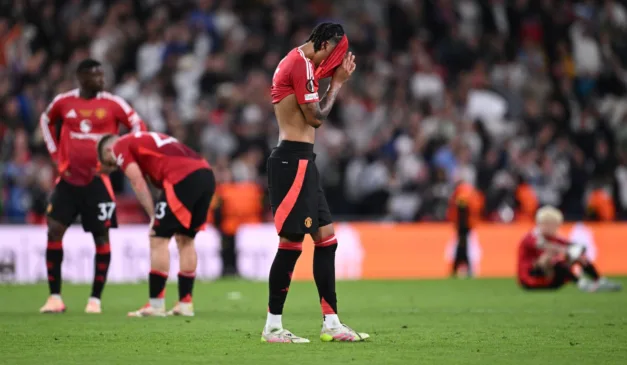 Jogadores do Manchester United lamentam derrota na final da LIga Europa