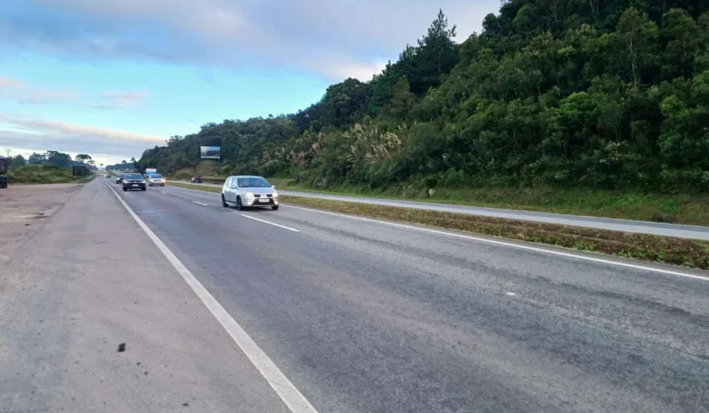 Movimento nas estradas do Paraná é tranquilo neste início de feriado