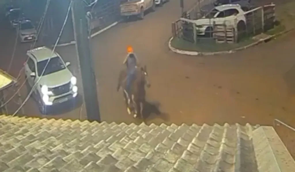 Homem montado a cavalo