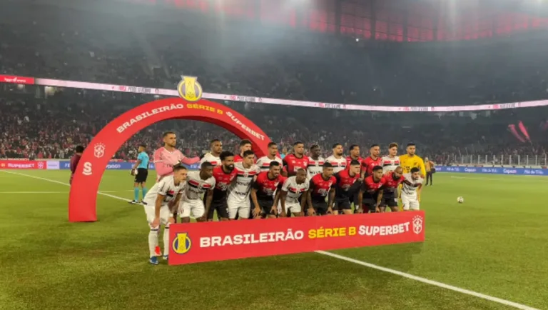 Jogadores dos dois times se juntaram para a homenagem. (Foto: Reprodução/ Botafogo-SP)
