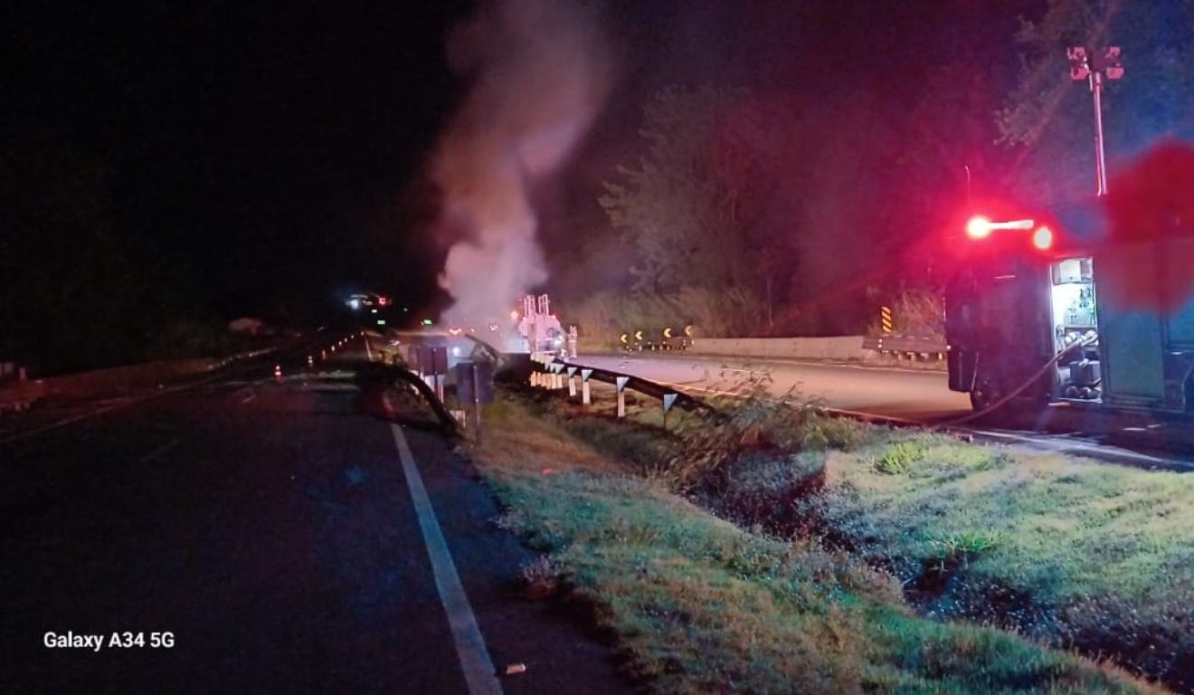 Acidente com caminhão-tanque aconteceu na madrugada desta sexta (30), na BR-369