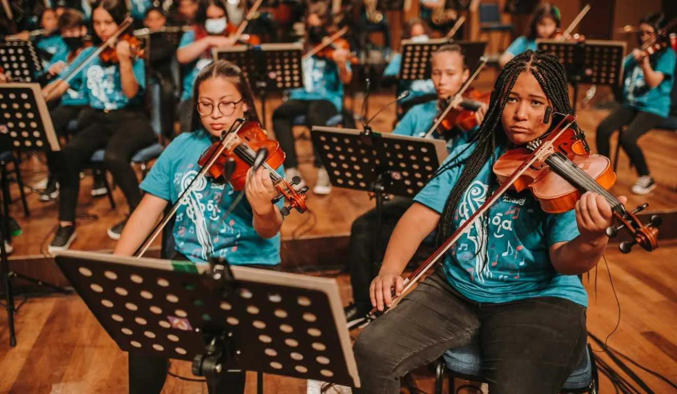 aulas de viola com crianças