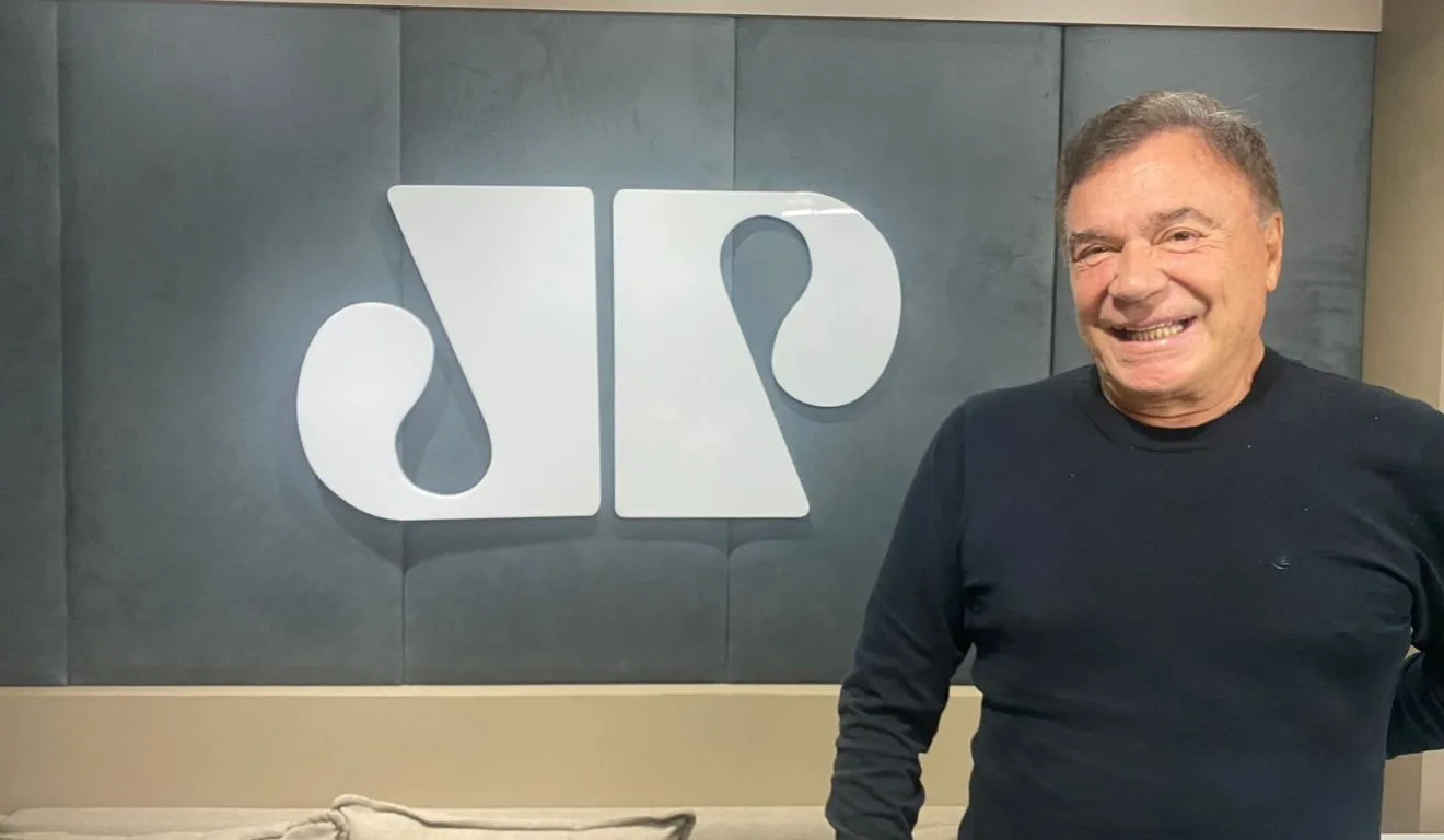 “Não são as pesquisas que definem se eu volto para a política.” Disse Álvaro d Dias.