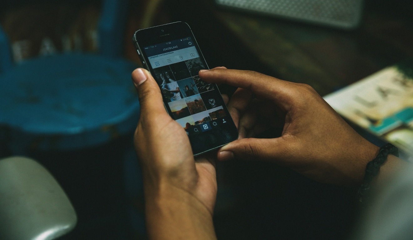 celular no Instagram