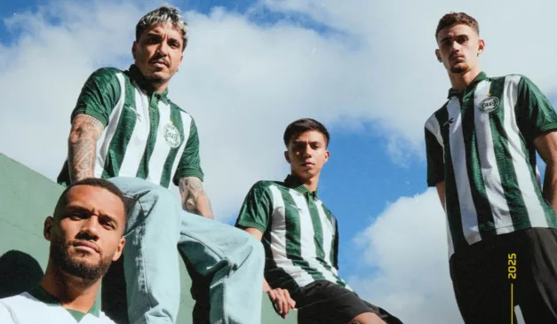 Camisa 2 homenageia a usada na final contra o Bangu em 1985.