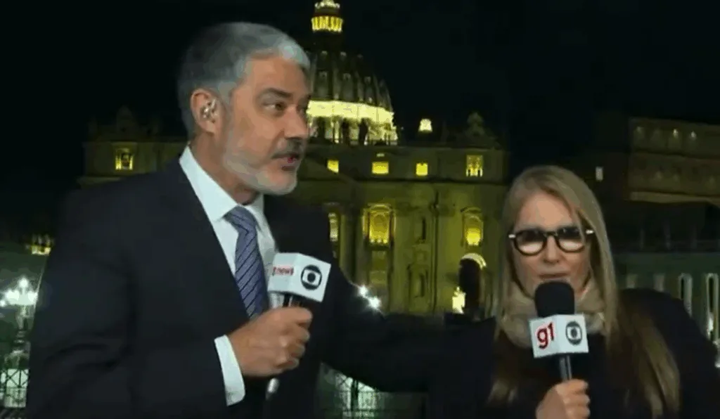 Imagem do William Bonner ao lado de Ilze Scamparini.