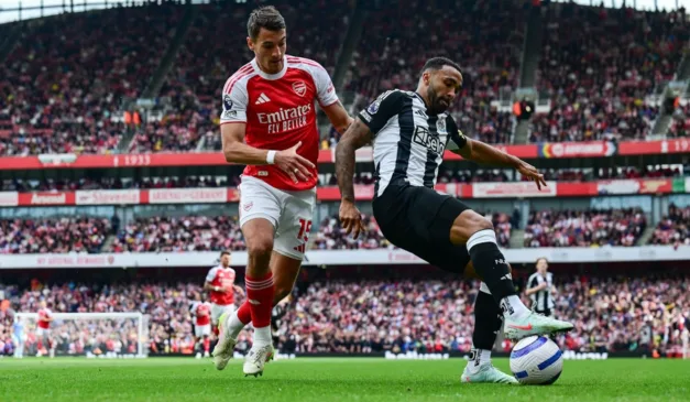 lance de partida entre Arsenal e Newcastle