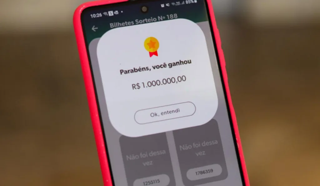Tela de celular com notificação indicando que o dono da conta ganhou R$ 1 milhão em sorteio do Nota Paraná