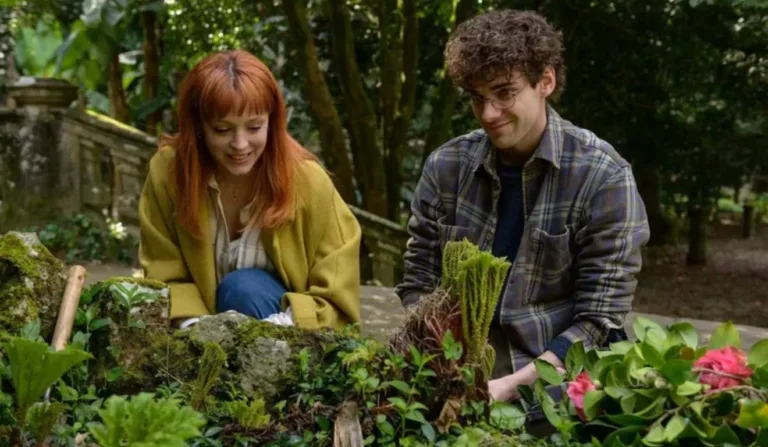 Cena de O Jardineiro.