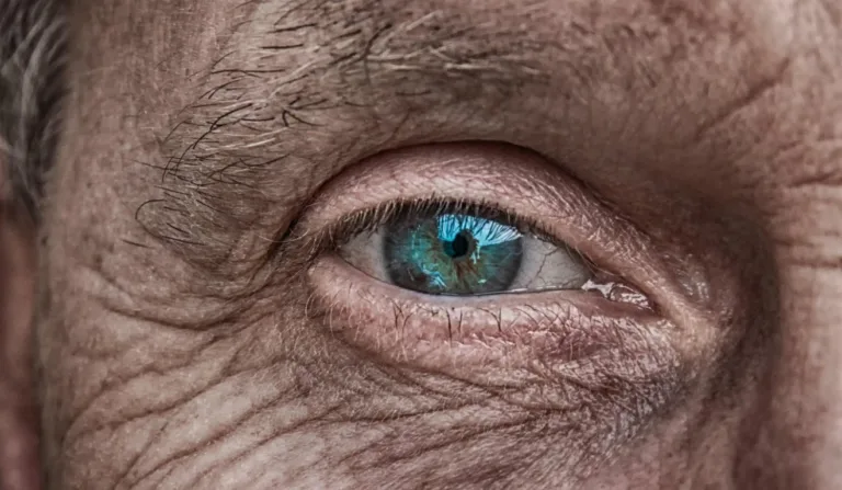 olho de pessoa idosa