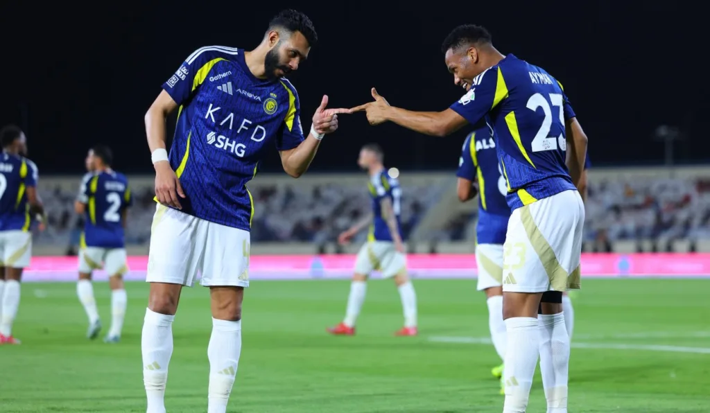 Jogadores celebrando gol do Al Nassr