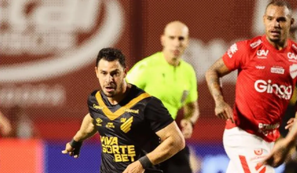 Giuliano em Vila Nova x Athletico, na Série B