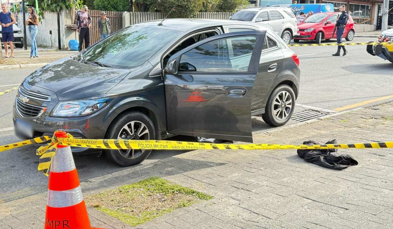 Carro onde homem foi executado