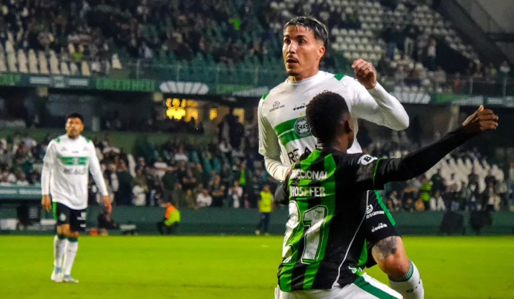 Lance de Coritiba x América-MG, pela Série B