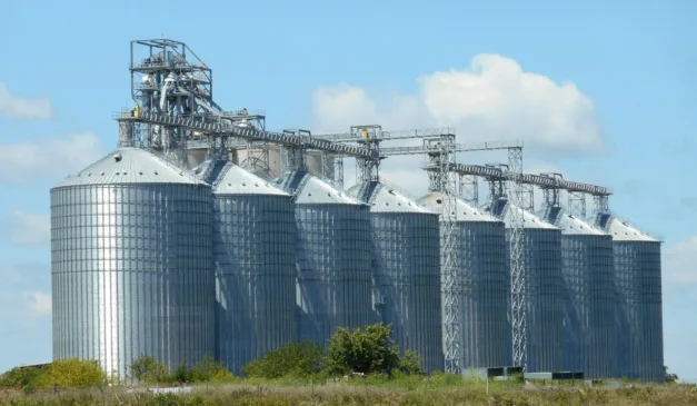 Trabalhador ficou soterrado por aproximadamente 10 horas no silo de grãos no Paraná