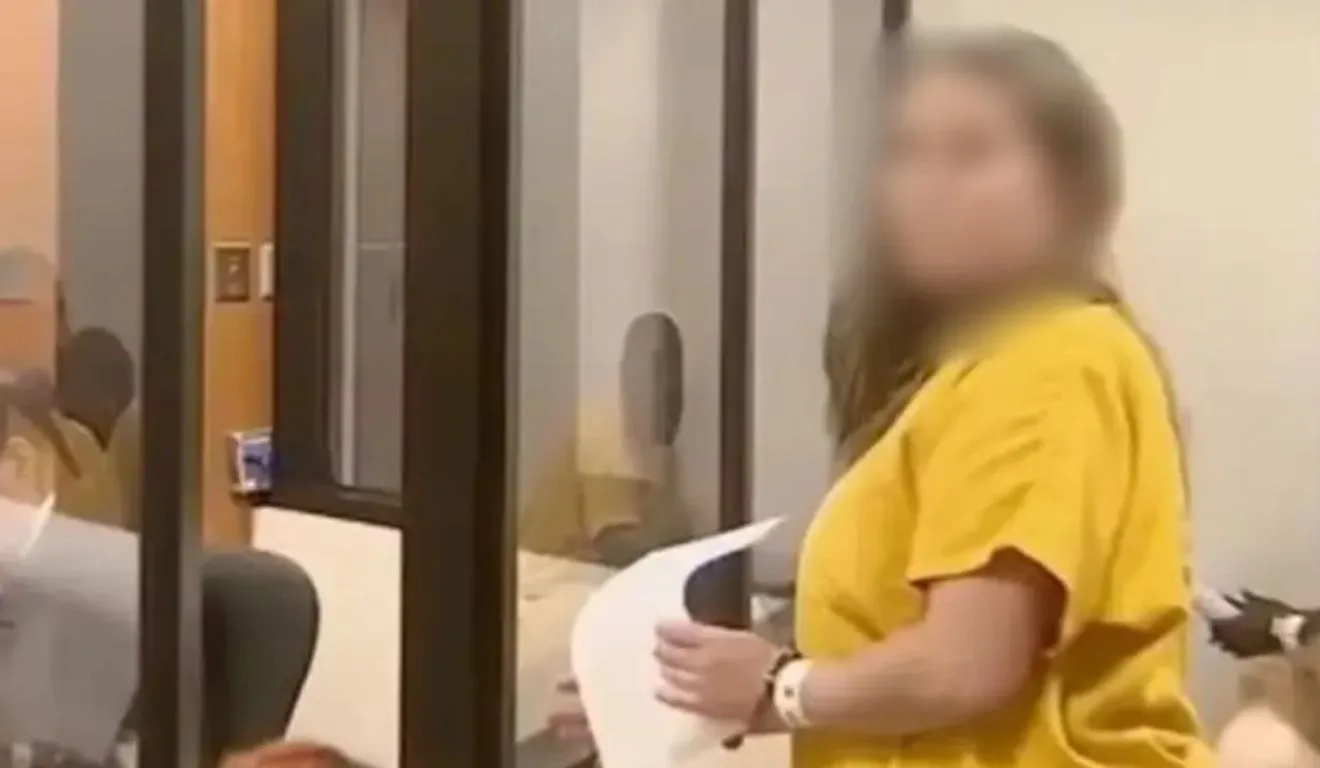 Mulher bate em criança que a chamou de "porca gorda"