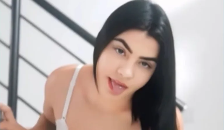 Jovem foi encontrada morta com tiro na cabeça. Polícia acredita em queima de arquivo