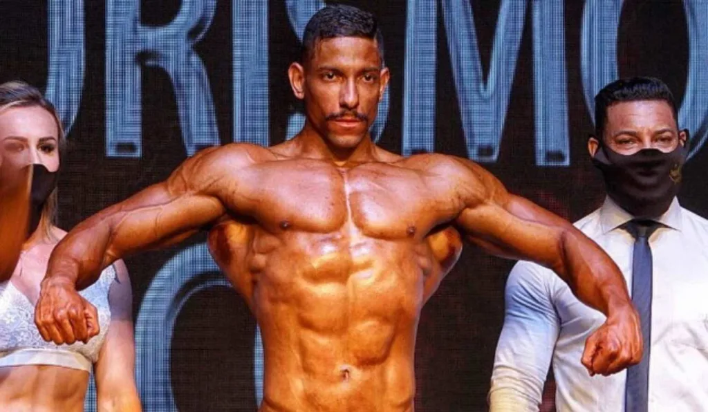 gui bull fisiculturista paranaense posando