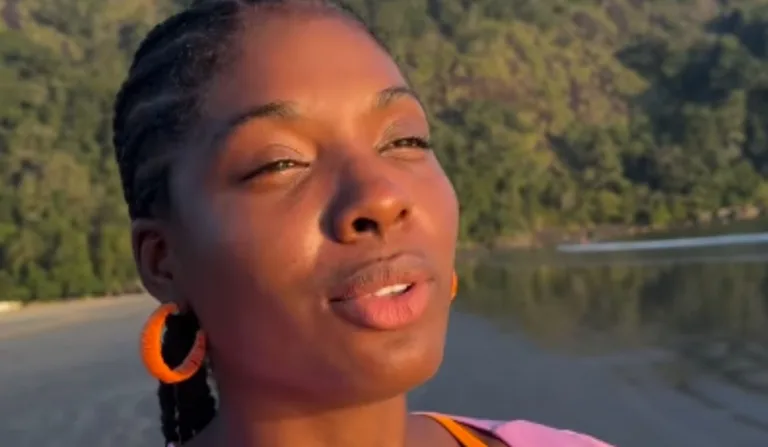 modelo cega pela pomada