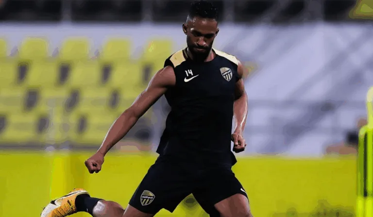 jogador do Al Ittihad durante aquecimento para o jogo.