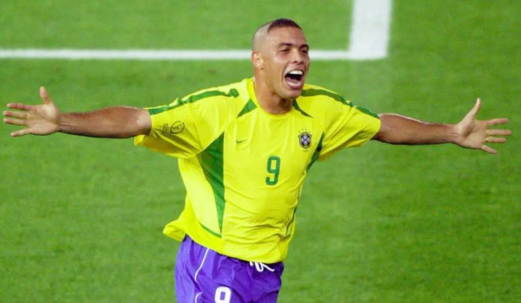 Ronaldo comemorando gol na final da Copa do Mundo de 2002