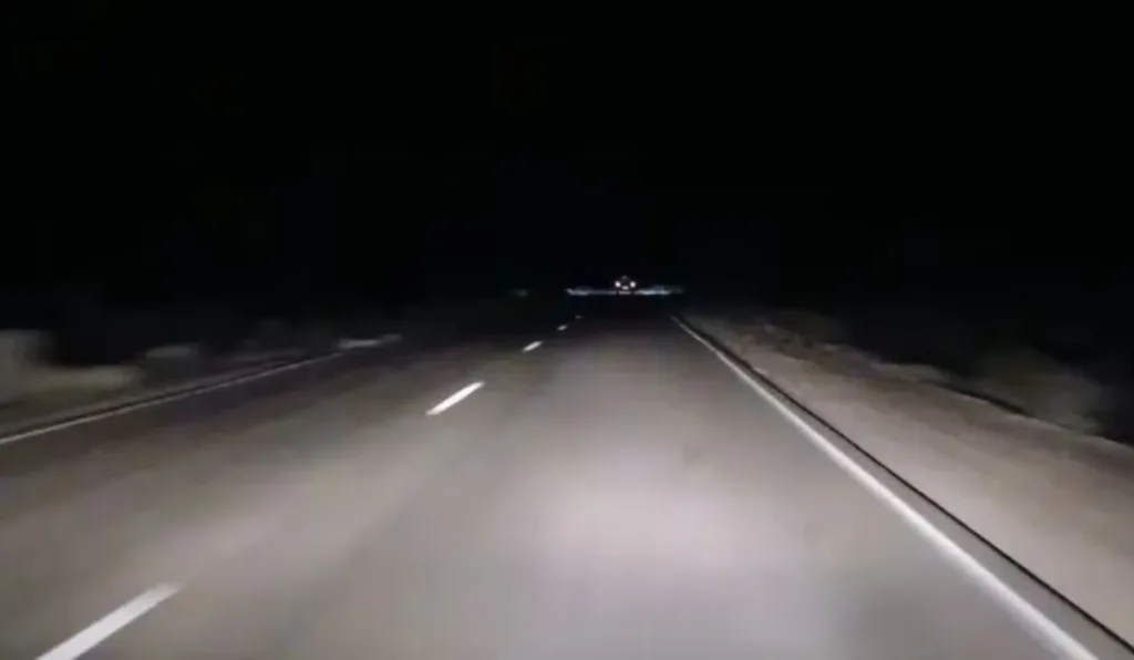 local onde mãe empurrou filha em frente de caminhão