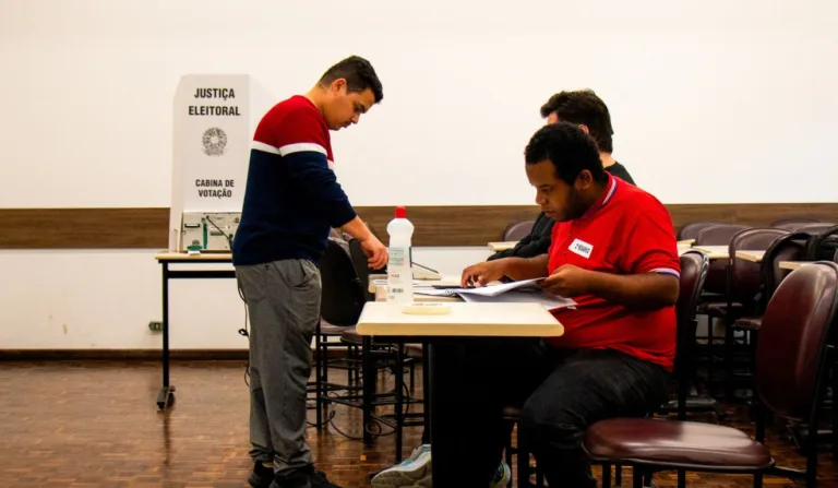 Fim da reeleição pode ser aprovada em todo Brasil; mudança impactaria eleições em 2034