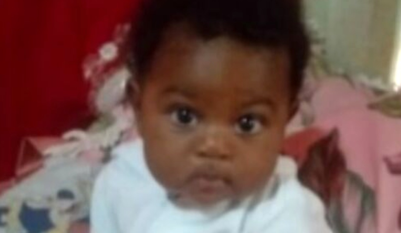 Bebê séria em foto