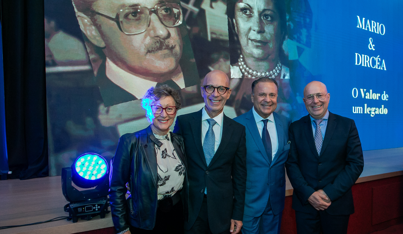 Imagem de Luciana, Mário José, Leonardo e Marcelo Petrilli