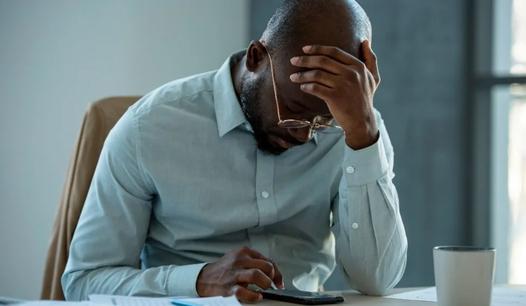 pessoa com problemas financeiros