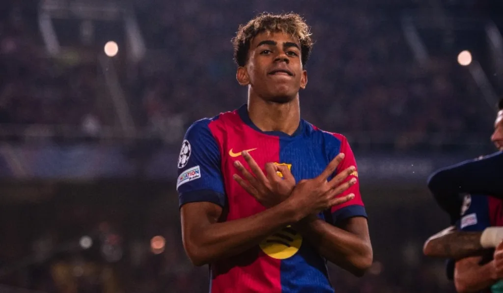 Lamine Yamal comemorando gol pelo Barcelona