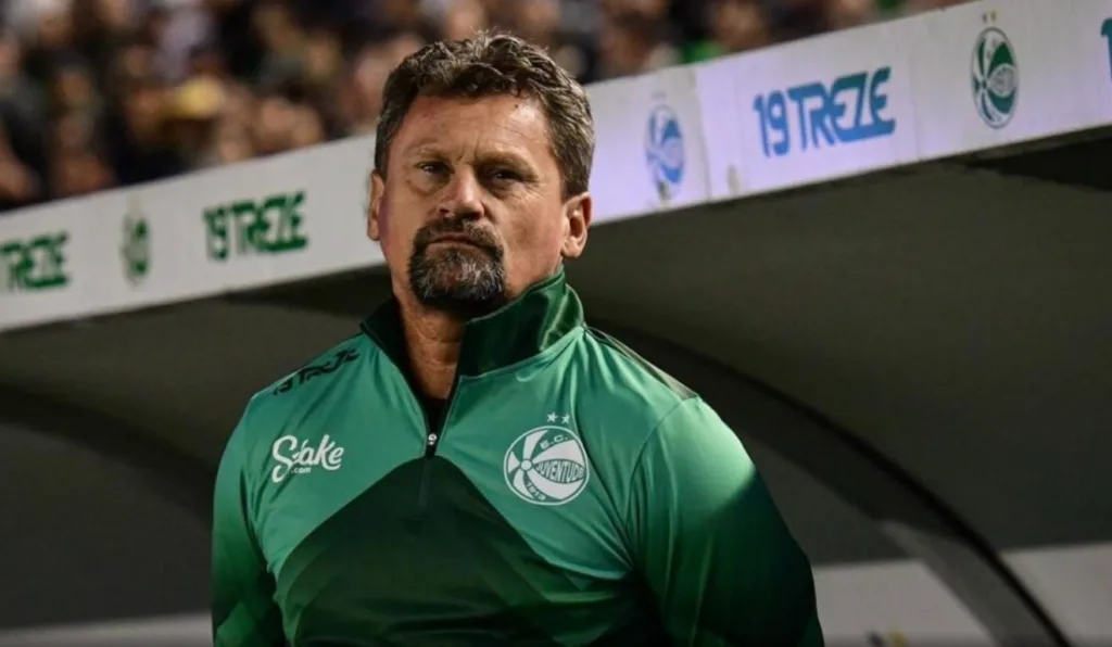 Técnico Fábio Matias pode aparecer no Athletico.