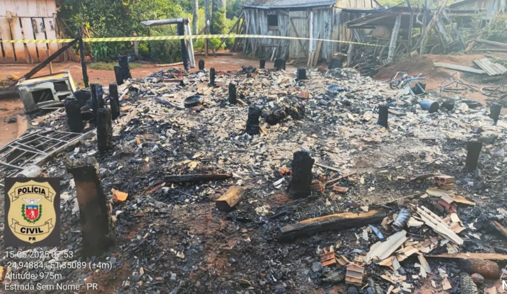Corpos foram encontrados em meio aos escombros em Turvo
