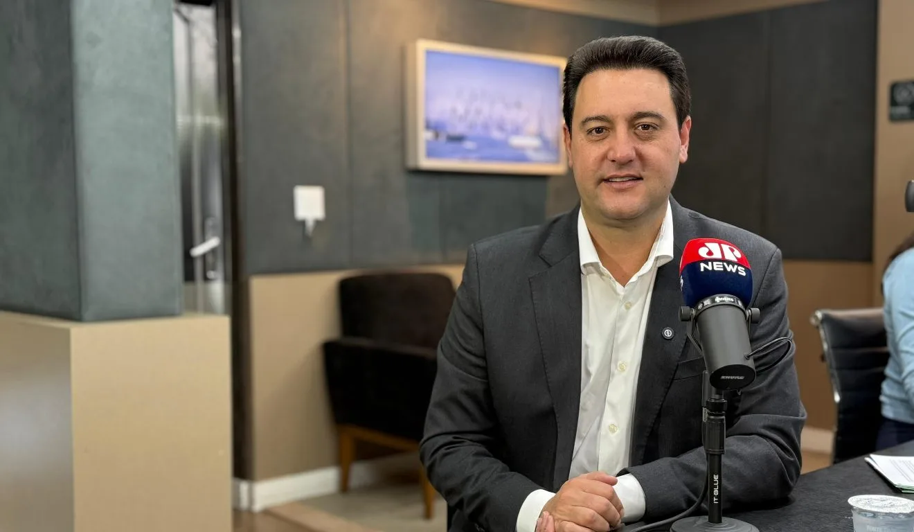 Ratinho Jr lidera pesquisa pelo Senado Federal 