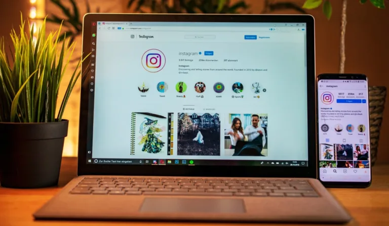 computador e celular no Instagram