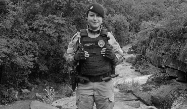 policial militar fardada