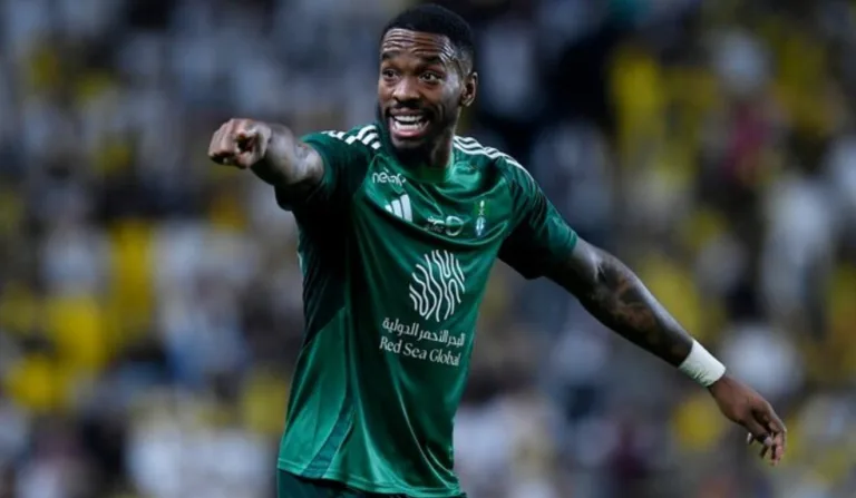 Toney em jogo do Al-Ahl.