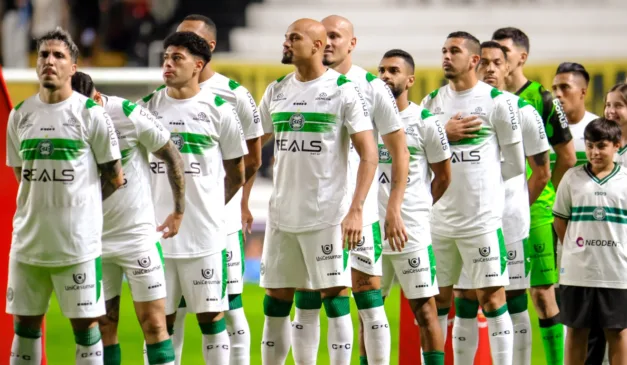 Jogadores do Coritiba antes da partida contra o Criciúma