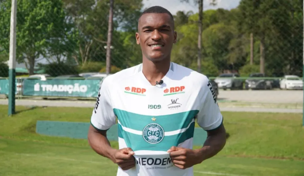 Matheus Alexandre em 2021 pelo Coritiba. Foto: Divulgação/Coritiba