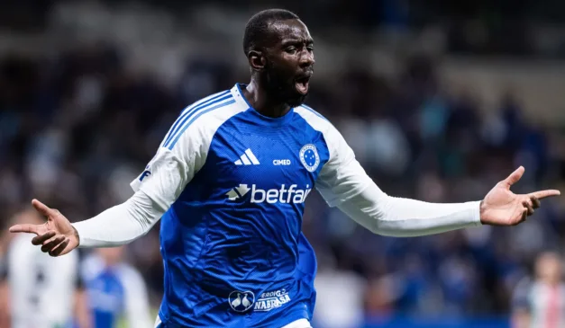 Bolasie comemorando gol