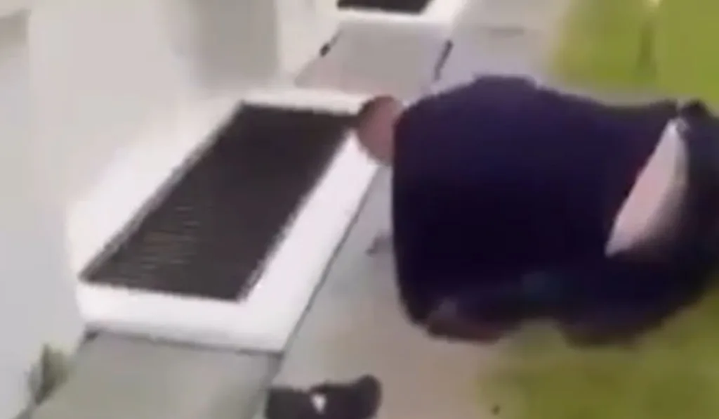 estudante de direito que decapitou mulher sendo detido