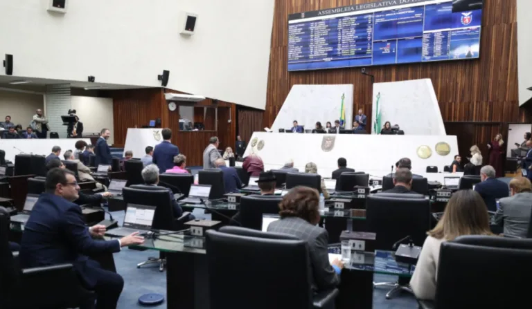Discussão no plenário da Alep motivou regra rígida contra discursos