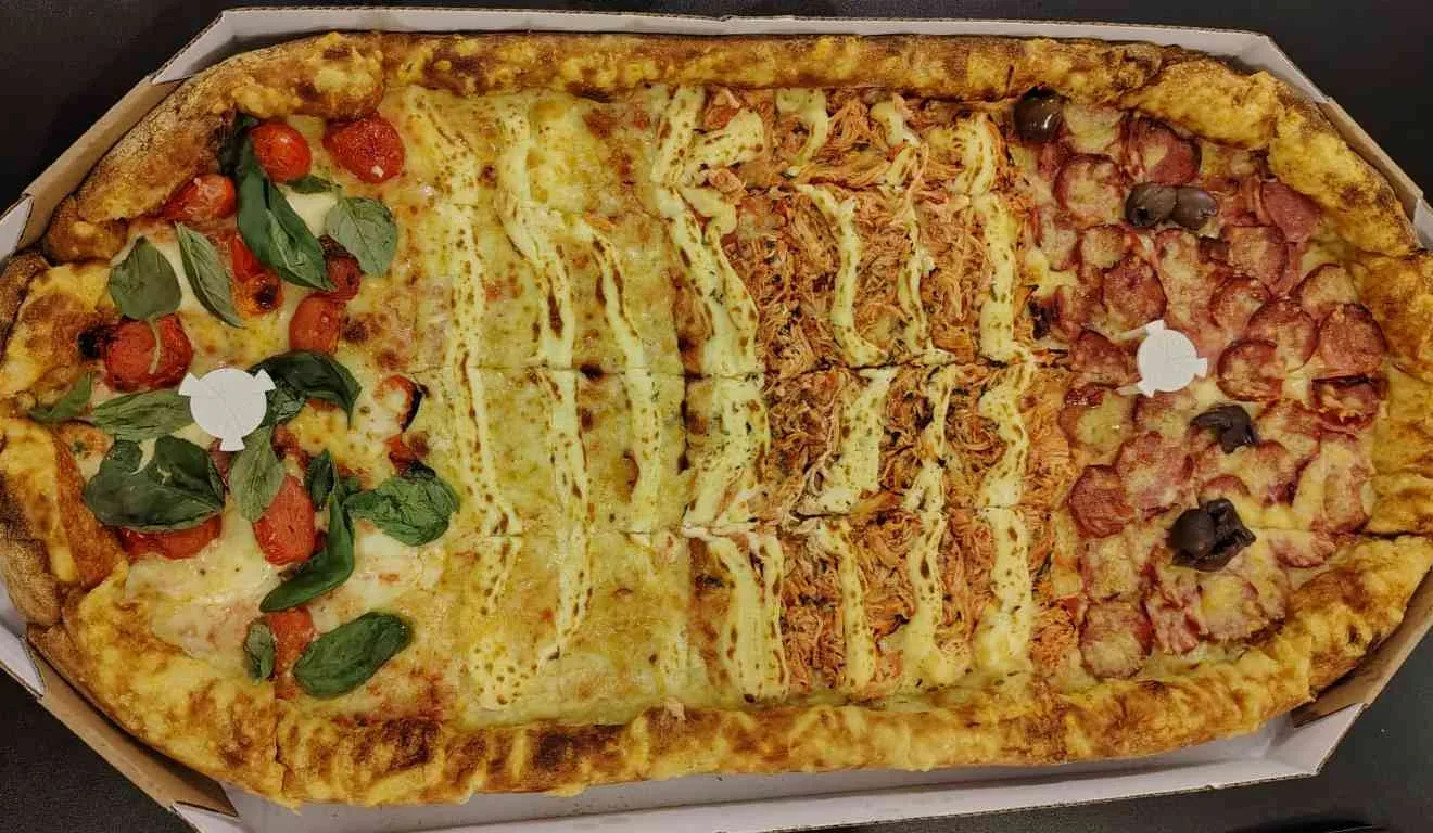 Pizza trem surpreende pelo tamanho