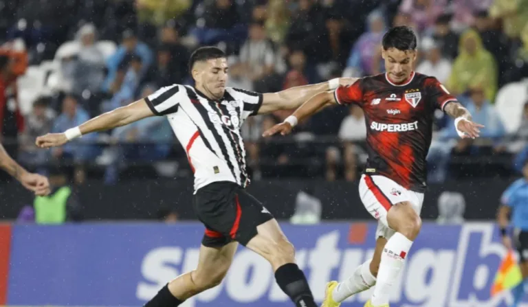 Equipes se enfrentaram no Paraguai e São Paulo venceu por 2x0