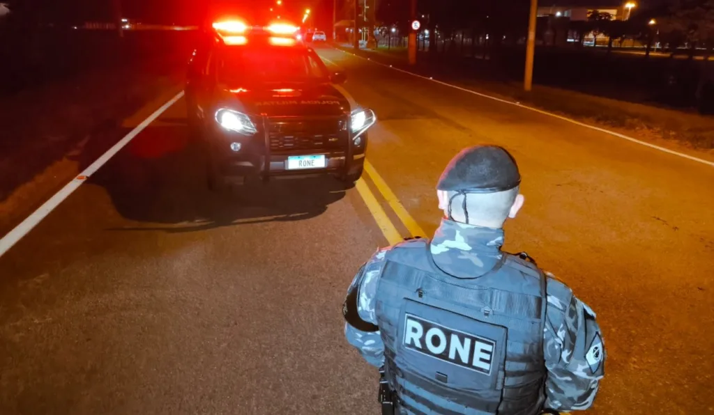 motorista de Mercedes-Benz morre após duas trocas de tiros e tentativa de fuga da Rone