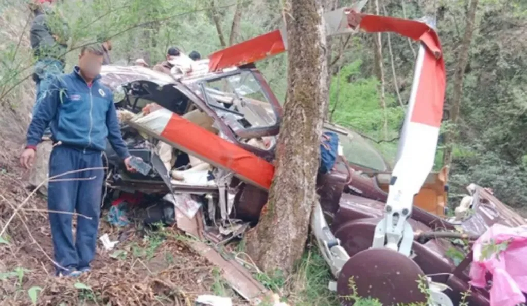 helicóptero que bateu em montanha e caiu