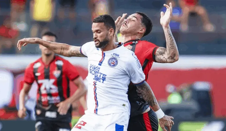 Jogadores do Bahia e do Vitória.