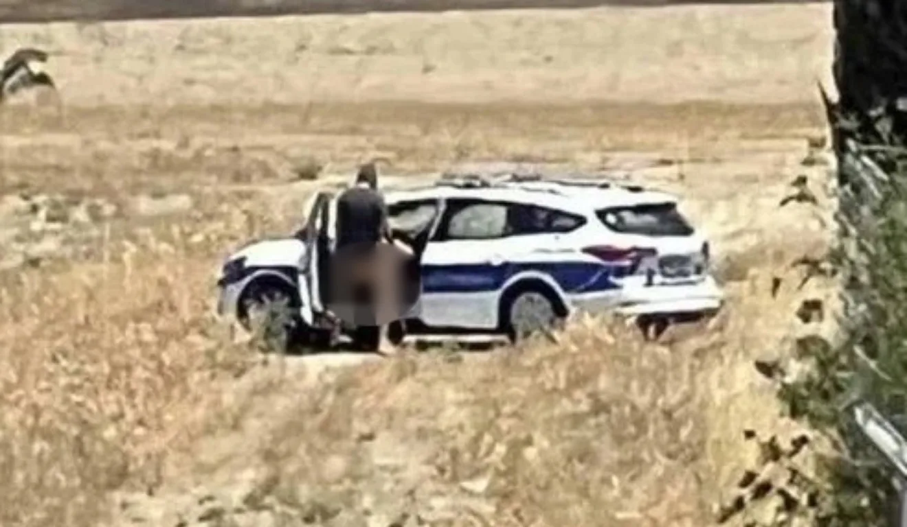 policiais flagrados fazendo sexo em viatura em Larnaca, no Chipre