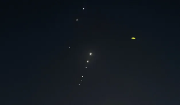 Céu com bombas no ar