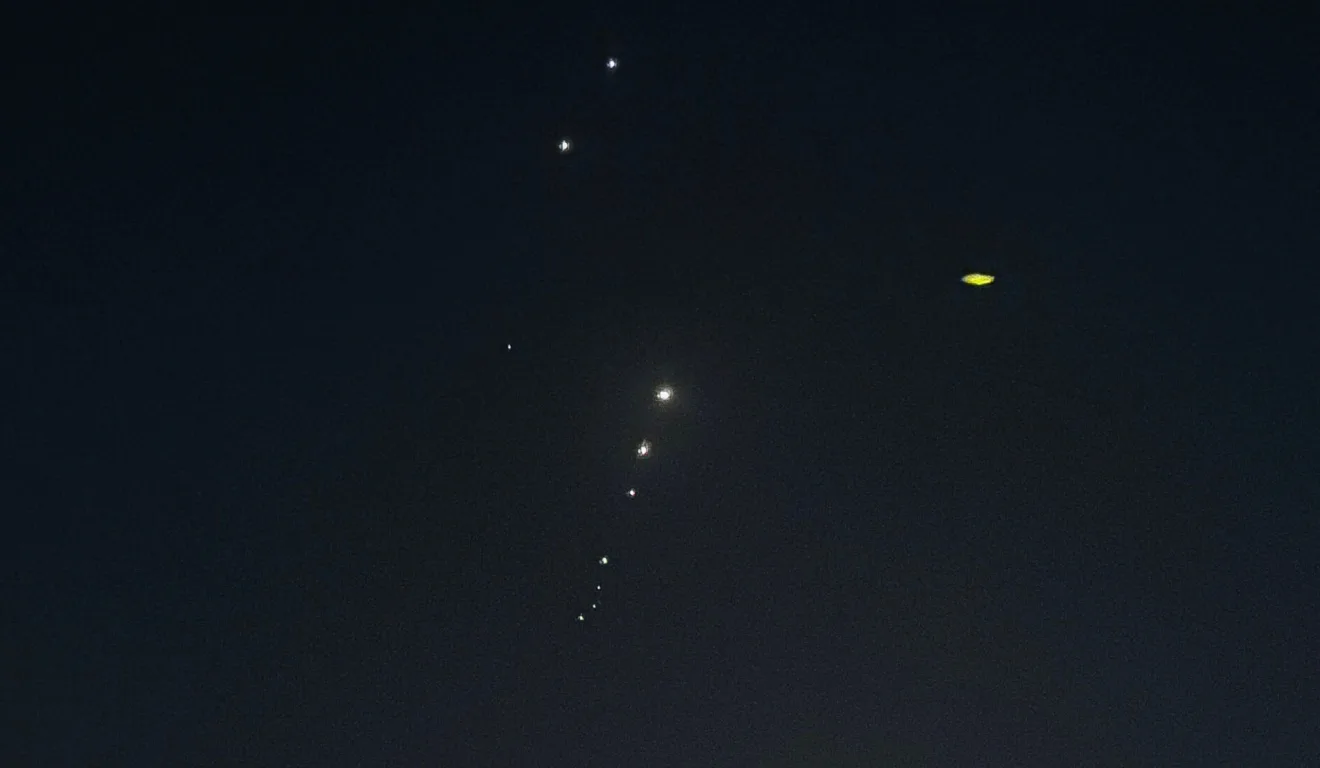 Céu com bombas no ar